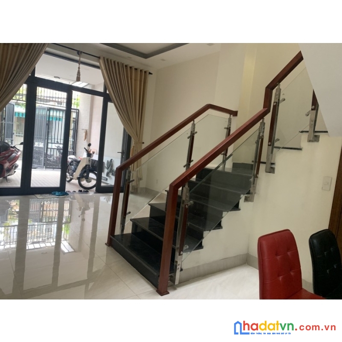 Bán nhà 814 trần cao vân 3 tầng x 75m2 có gara ô tô đậu