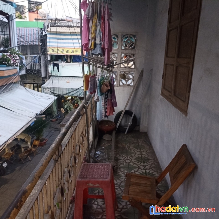 Bán gấp nhà hẻm lạc long quân, p8, tân bình - với 5.5 tỷ - 0915431616