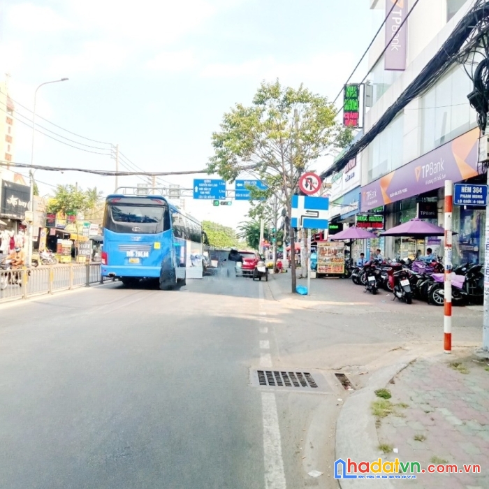 Nhà thuê nguyên căn mặt tiền phạm hùng p4q8 - giá : 28 triệu