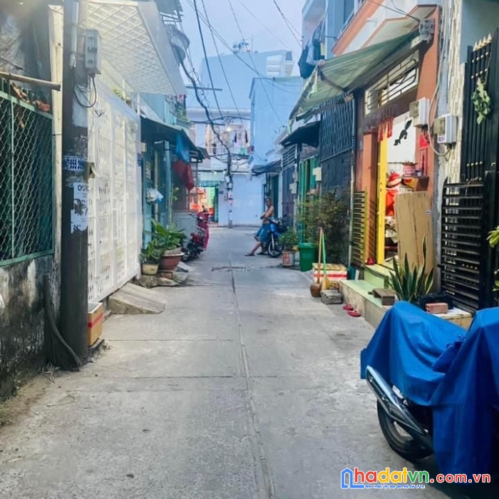 Nhà mới ở ngay đường chiến lược, hẻm 4m, 2 tầng, 30m2 chỉ 3.45 tỷ, sổ vuông.