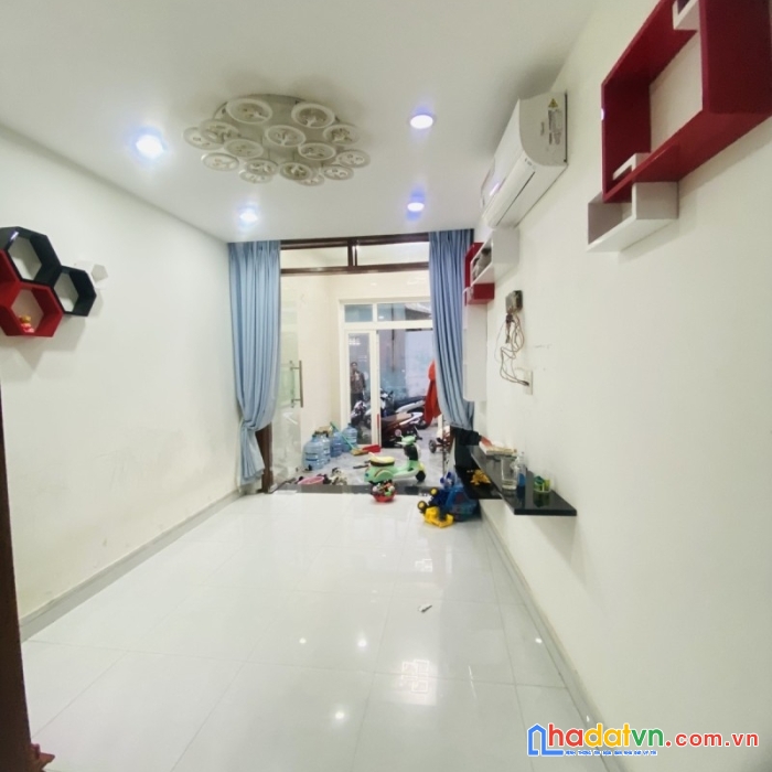 Bán nhà mt thủ đức 46m2 chỉ 4 tỷ 3 tl 3 tầng btct