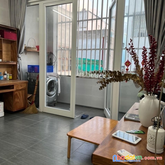 Bán nhà 3 tầng đỗ nhuận có hồ bơi, có thêm thu nhập 15tr