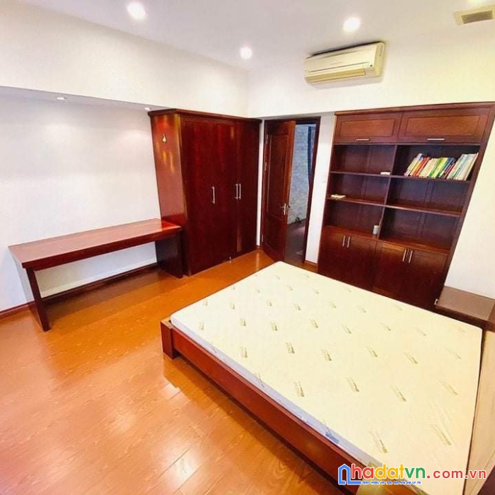 Hiếm, gần ô tô - tân ấp 61 m x 3 tầng. mt4m giá 4.6 tỷ.