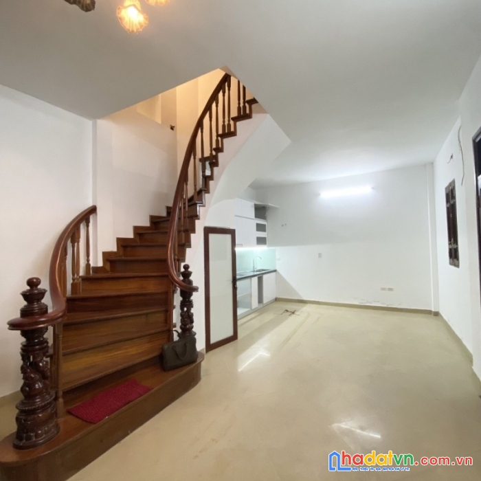 Bán nhà riêng phố hào nam đống đa 45m 5 tầng gần ga cát linh ô tô đỗ cửa 3.9 tỷ  lh 0975124520