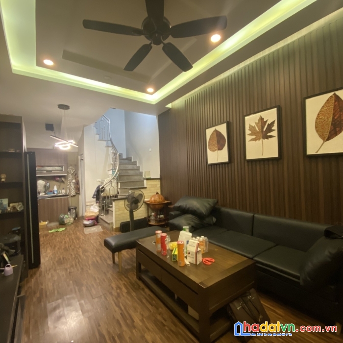 Bán gấp nhà phố kim mã kd 98m2 4 tầng mt 5m chỉ 7,9 tỷ.