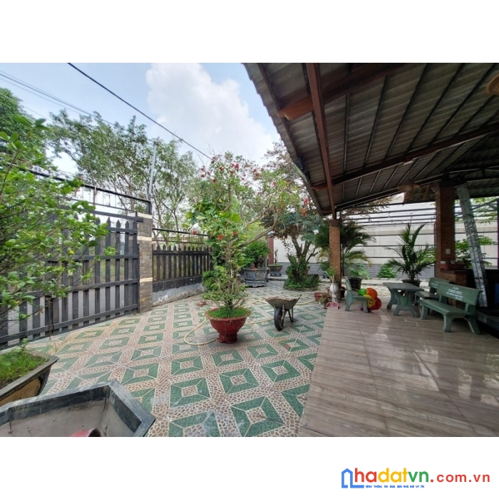 Bán biệt thự sân vườn đặng thúc vịnh hóc môn 600m2 3 tầng chỉ 33 tỷ...