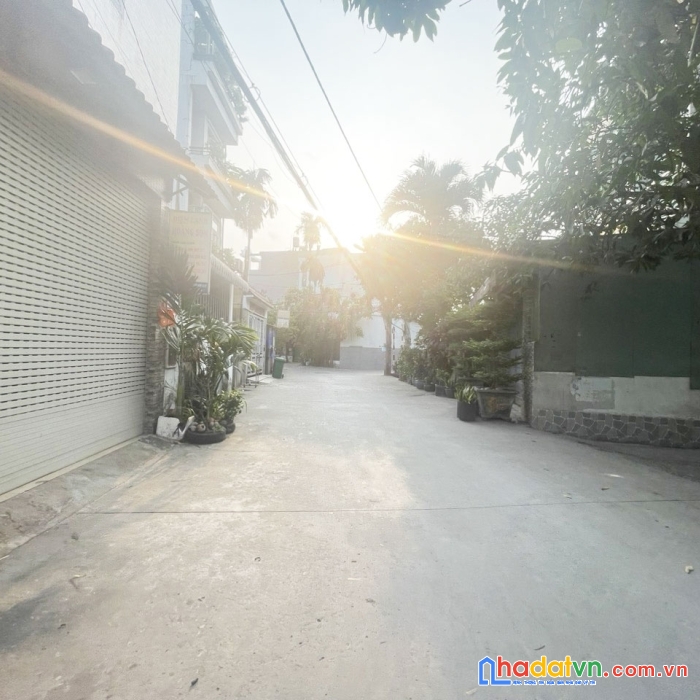 Hxh 8m thông - 57m2 - nhà c4 có lửng - ô tô đậu ngày đêm - gần chợ hạt điều - chỉ nhỉnh 3 tỷ.