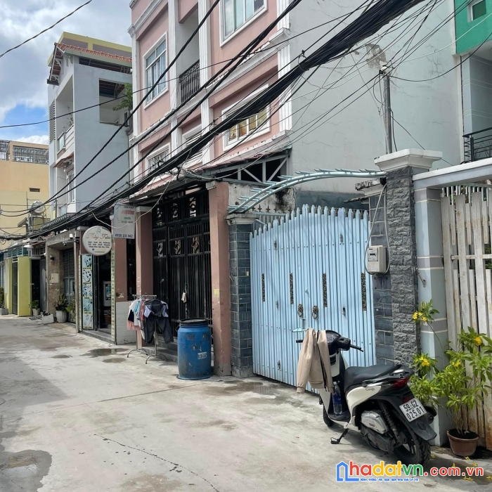 Chủ gấp bán nhà,giảm sâu gần nửa tỷ,hẻm 1 sẹt oto 7 chỗ đổ cửa,hẻm thẳng,htp p.phú thuận q7