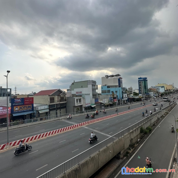 Mặt tiền kd lê trọng tấn, đường nhựa 30m, 3 tầng, 107m2 chỉ 14.3 tỷ, ngang 5m