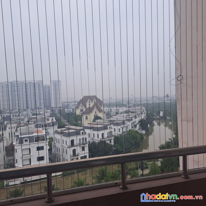 Bán chung cư sài đồng view vinhomes riverside 80m chỉ 2 tỷ.