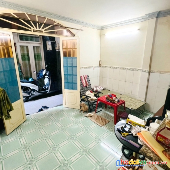 Nhà trệt- lầu nở hậu đường tạ quang bửu p3-q8. giá 2,38 tỷ tl