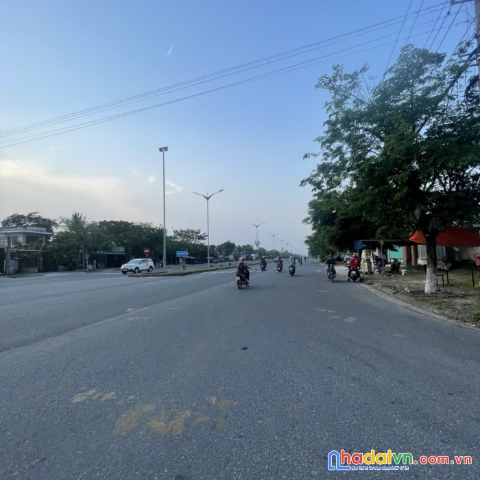 Bán cực rẻ 2200m2 đất 3 mặt tiền đường trần hưng đạo, điện ngọc - chỉ 23tr/m2