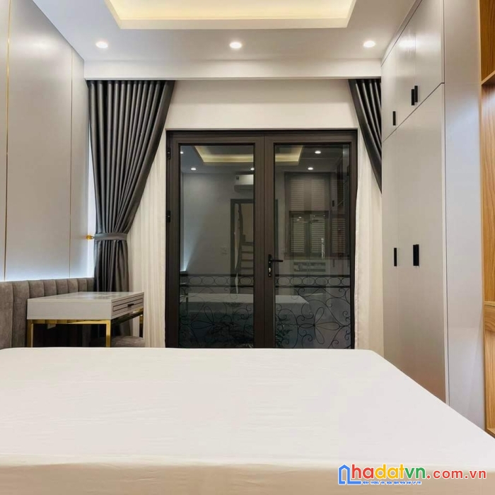 Bán nhà 50m 6t thang máy ô tô, kinh doanh phố hoàng sâm, cầu giấy 12,x tỷ