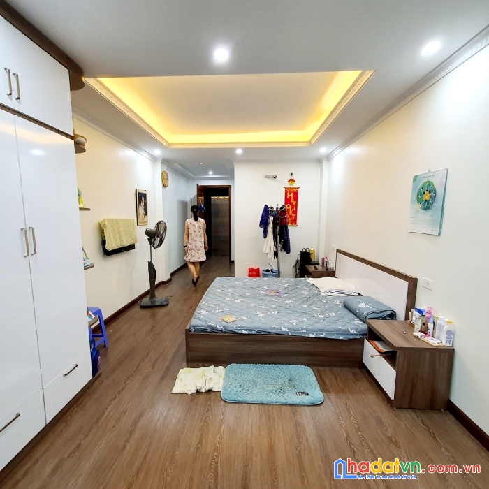 Bán nhà giáp bát 35m2,ngõ nông,thoáng,đẹp,nhà ở luôn,giá chỉ 3,299 tỷ