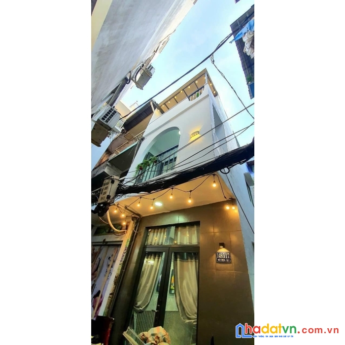 Bán gấp nhà chính chủ - vị trí đẹp - giá rẻ nhất tại quận 1- tp hcm