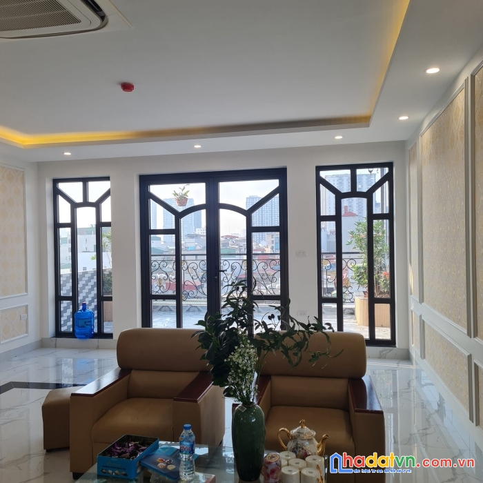 Mặt phố kinh doanh - 10 tầng hầm  - thang máy nhập khẩu - mặt tiền rộng - thiết kế sang trọng,