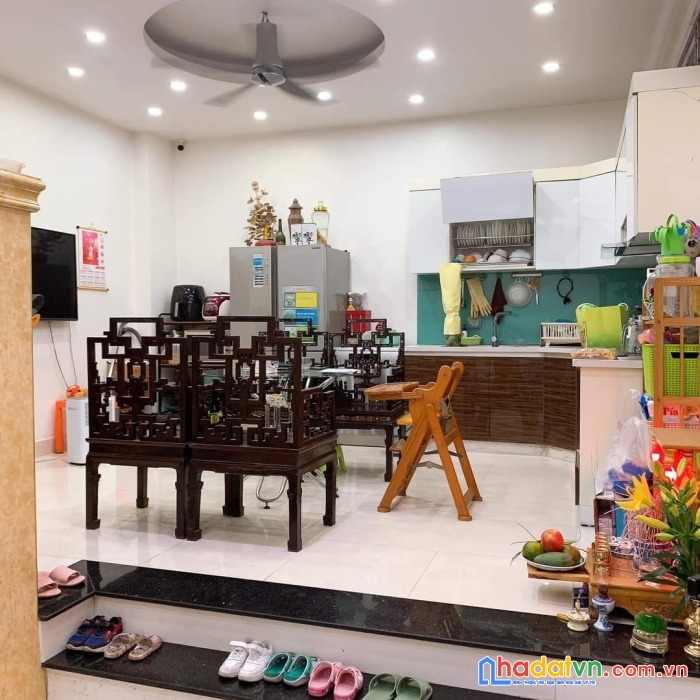 Bán nhà giáp bát để ở, 45m2, 4 tầng, nhỉnh 4 tỷ sạch đẹp, sổ đỏ chính chủ