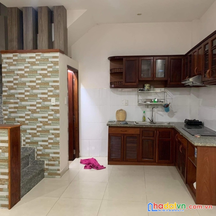 Bán nhà mt kinh doanh tân bình sát quận 10 ngang hơn 5m giá 5 tỷ 6 tl