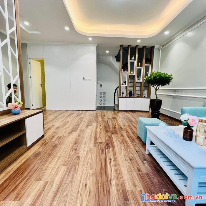 Chạm đáy! nhân chính, 2 thoáng, siêu đẹp, ngõ nông, ba gác tránh, 30m x 5t, chỉ 3.35 tỷ