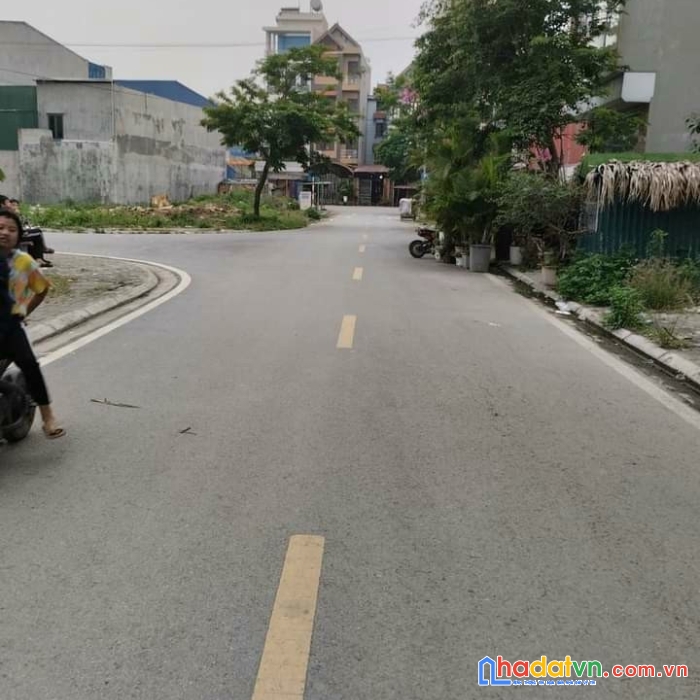 Bạn em đánh bạc thua hết cả tiền giờ còn mảnh đất thày u cho cũng bán nốt 
 lô góc diện tích 90 m