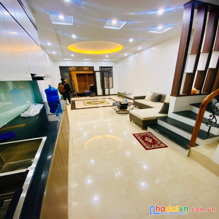 Chuyển nhượng nhà phố hồng mai 42m, 5 tầng, giá nhỉnh 4 tỷ, ngõ thông, cách phố hơn 20m