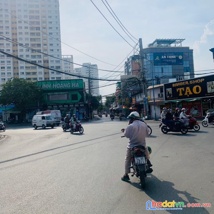 Bán nhà 5 tầng đường trịnh đình thảo, hẻm 4m, 42m2 chỉ 6.3 tỷ, ngang hơn 5m