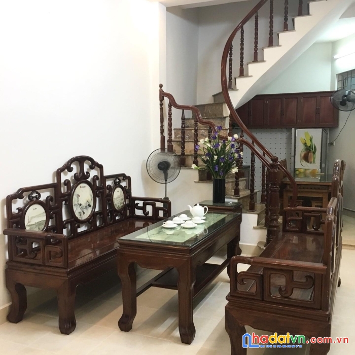 Chính chủ cho thuê nhà 2 tầng 1 tum, đầy đủ tiện nghi ngõ 122 đường láng, đống đa, hà nội