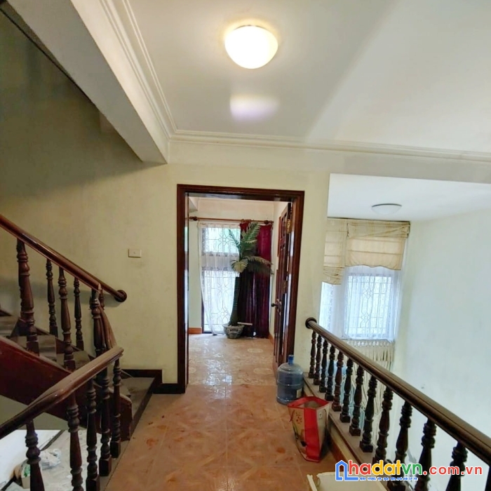 Bán nhà ngọc hà 50m lô góc view hồ ở cho thuê giá mềm