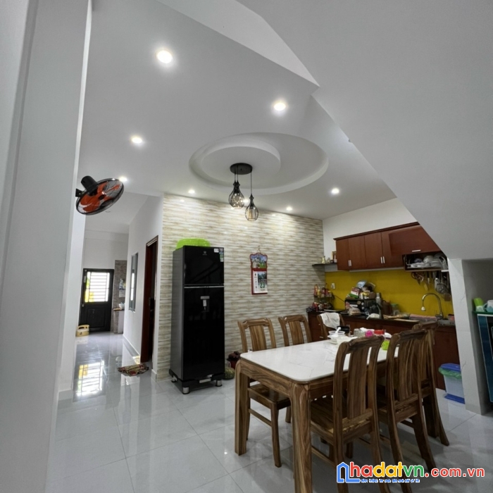Chính chủ cần bán căn nhà vị trí đẹp tại đường trung lương 6, hoà xuân, đà nẵng
