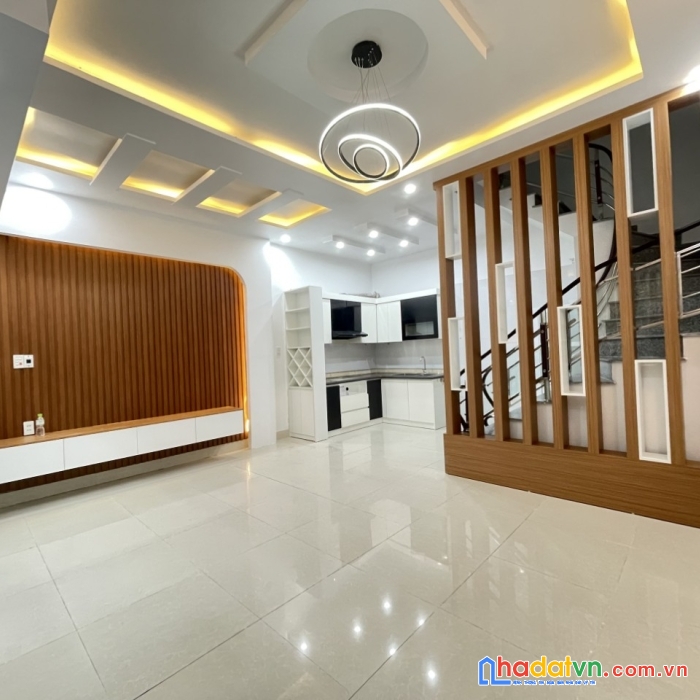 3.bán nhà sân cổng riêng nhà mới ngõ 213 thiên lôi