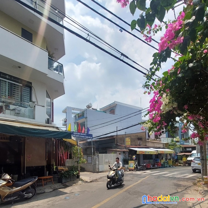 Ngay mặt tiền đỗ nhuận đường nhựa 15m, nhà mới 3 tầng, 45m2 chỉ 5.45 tỷ