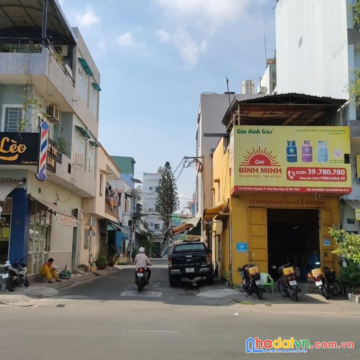 Bán nhà mặt tiền đường lê thúc hoạch, hẻm to như đường, 27m2 chỉ 4.2 tỷ