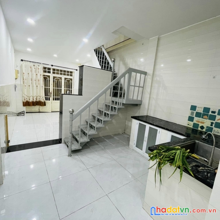 Tân bình, ni sư huỳnh liên,2 tầng 30m2,sát mặt tiền, chỉ 3 tỷ nhỉnh