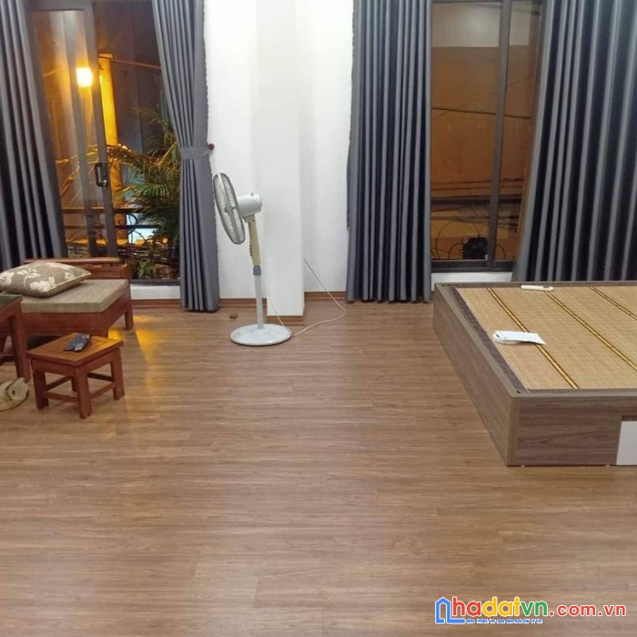 Bán nhà  gần hồ 45m x 5 tầng, mt: 6.3m
cách 10m ra hồ - 5m ra ô tô tránh
