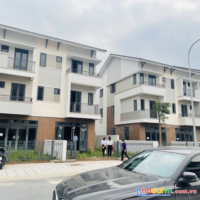 Chính chủ bán gấp căn nhà phố 3 tầng khu đô thị centa riverside giá tốt liên hệ chín chủ 0394718755