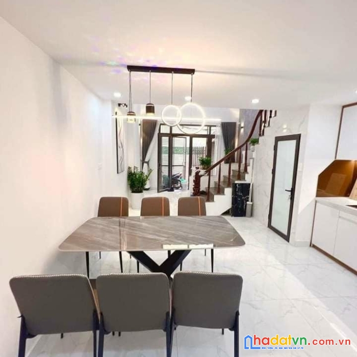 Bán nhà đẹp giá hơn 5 tỷ 4 tầng phố hào nam phường ô chợ dừa quận đống đa dt:45m2 x mt: 4m x 5