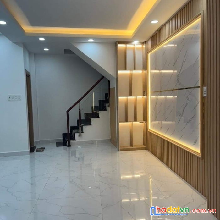 Bán nhà rẻ đẹp đoàn văn bơ q4 
ngang 5 x6.3m- 3 tấm có 4 tỷ cách q1,q2 có 1 phút