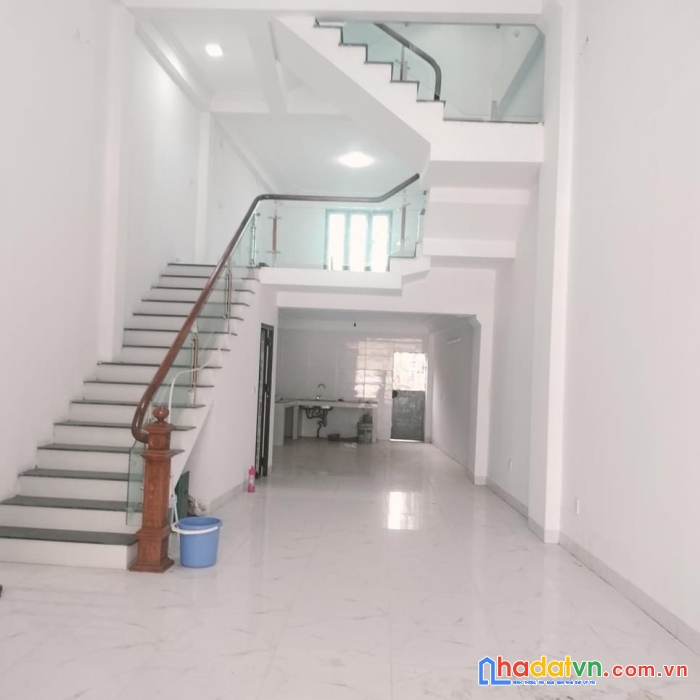 Chinh chủ sở hữu toà nhà cho thuê làm văn phòng công ty, nhà trẻ tư thục, trung tâm anh ngữ, phòng