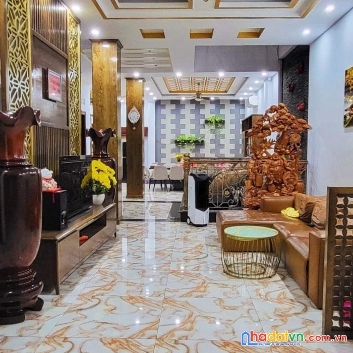Bán nhà ngay hanoma trương công định, dt 8x19, 3 lầu. st. giá 24 tỷ