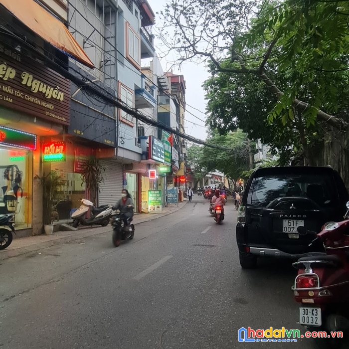 Bán nhà phố ngọc lâm, mặt ngõ kinh doanh ô tô tránh, hai mặt tiền trước sau.