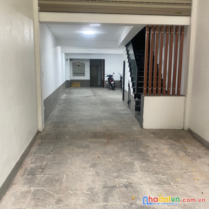 Bán toà ccmn trần khát chân, hai bà trưng, ô tô đỗ cửa, thang máy - dòng tiền hơn 700tr/ năm giá