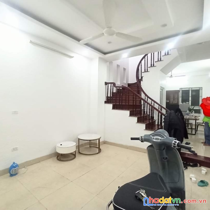 Bán nhà ngọcthuỵ, quận long biên, vỉa hè ô tô tránh diện tích 50 m2 x 4 tầng