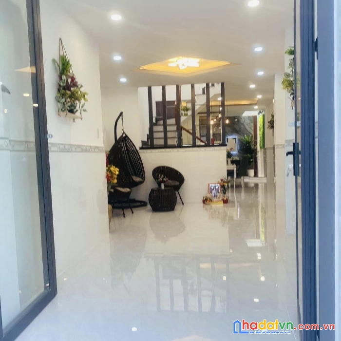 Chủ gấp bán nhà đẹp-tặng nội thất- 45m2 – cách 1 căn là hẻm xe hơi-âu dương lân q8