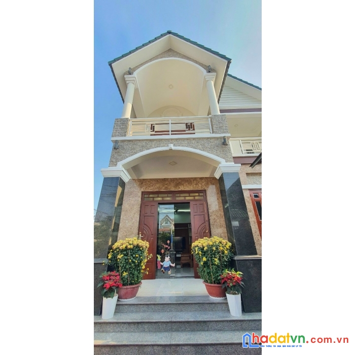 Bán biệt thự sân vườn 380m2, đường nhựa 8m gần cây xăng 75. chỉ 8,5 tỷ