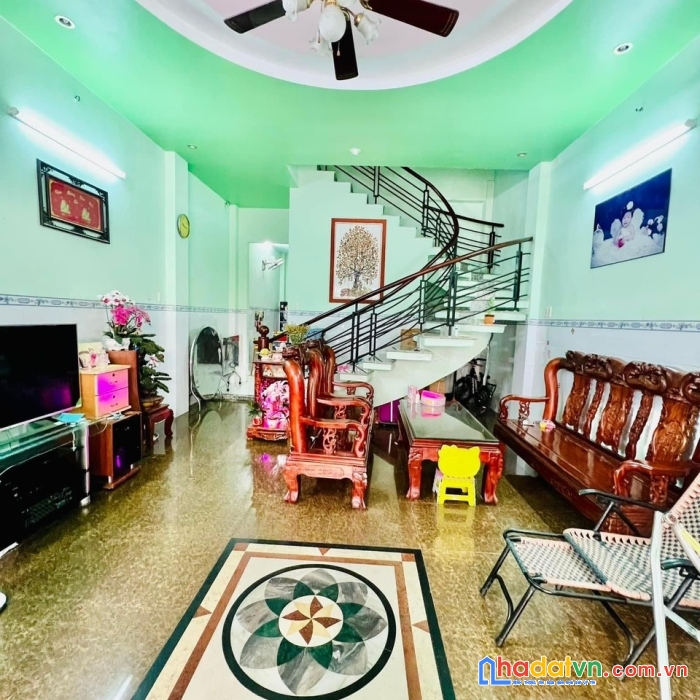 Chính chủ gấp bán nhà đất mới- bình trị đông, hxh, 4 tầng, 70m2 chỉ 6.499 tỷ, ngang 5m