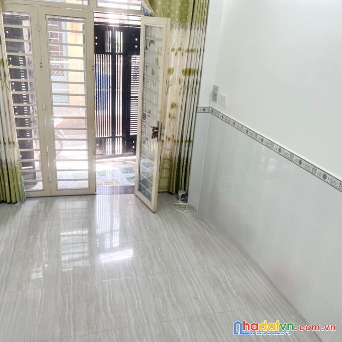 Nhà thuê 3 tầng gần mt phạm thế hiển p4 q8 giá 12tr