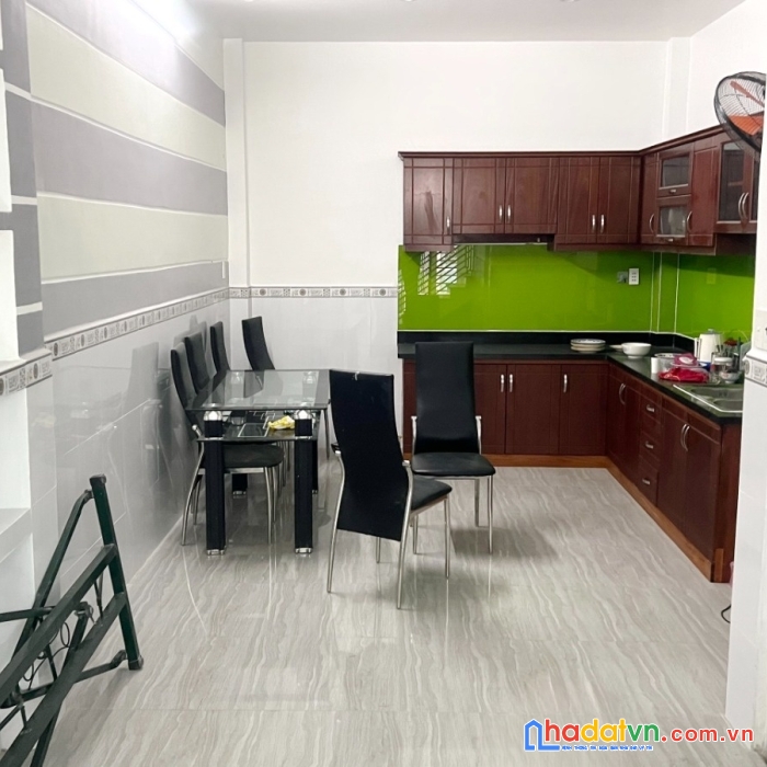 Nhà thuê 3 tầng gần mt phạm thế hiển p4 q8 giá 12tr