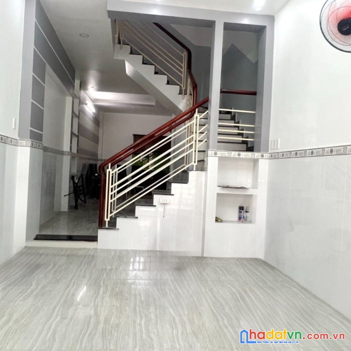 Nhà thuê 3 tầng gần mt phạm thế hiển p4 q8 giá 12tr