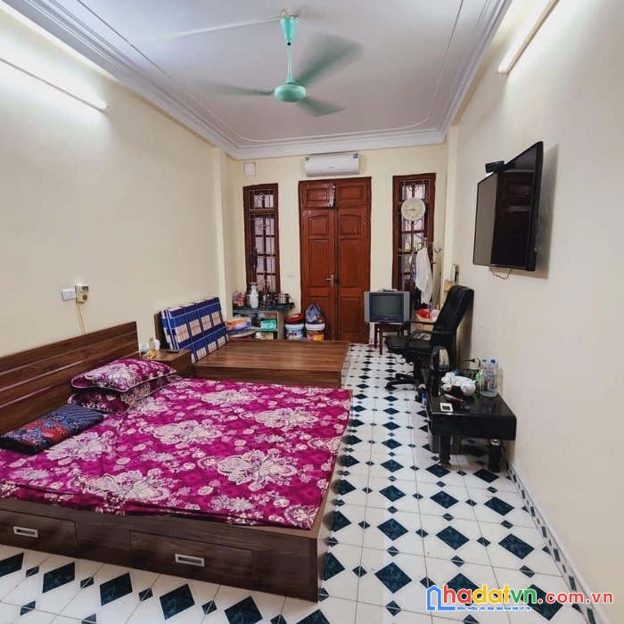Hot !!! xem ngay  nhà ngọc khánh ba đình 40m2, 5 tầng 9 phòng khép kín, dân tự xây chắc chắn ở