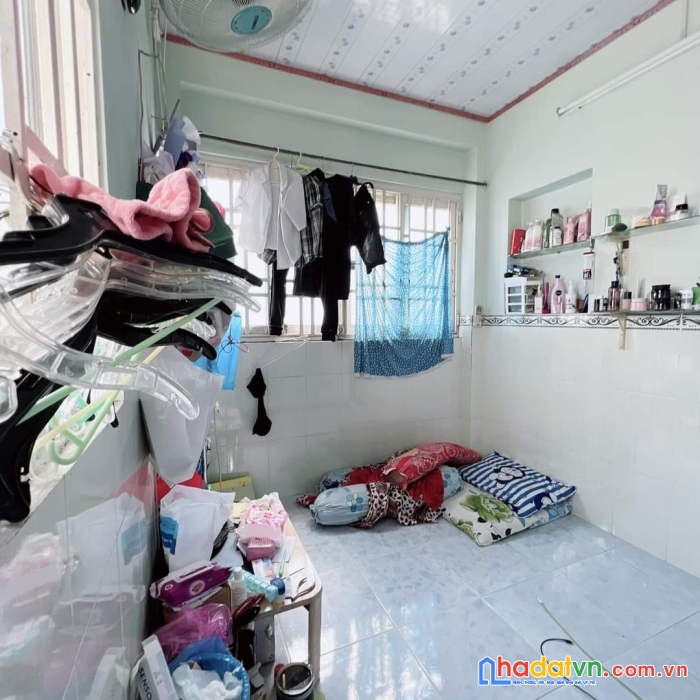 Bán nhà rẻ hẻm xe hơi đoàn văn bơ q4 ngang 3x6m - 5 tấm có 2 tỷ hơn
 giảm 100triệu 3phòng ngũ 4wc